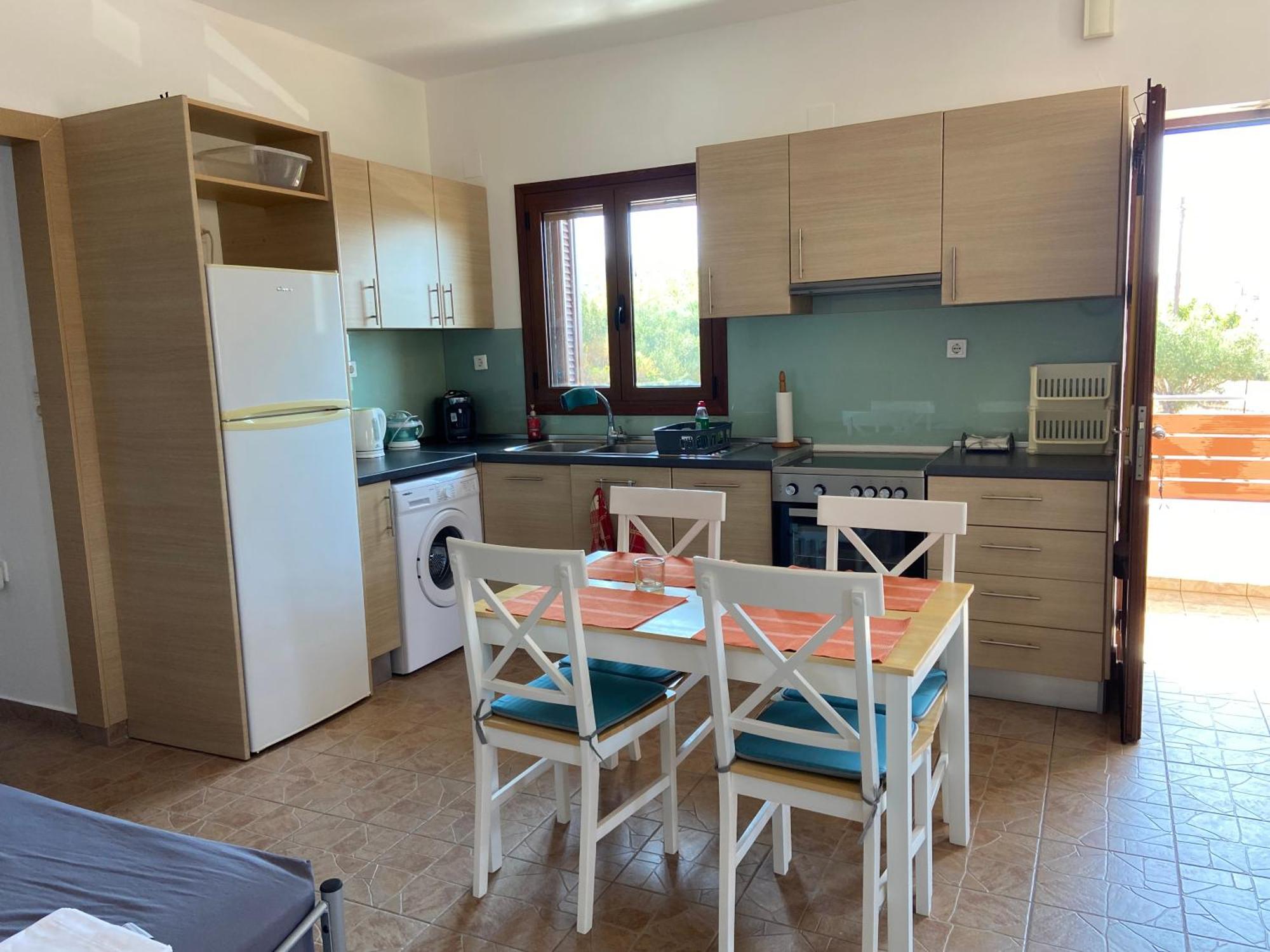Kokkines Apartment Plitra